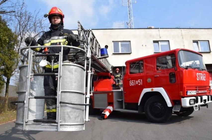 Porównajcie nową i starą drabinę wodzisławskich strażaków