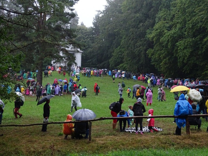 Nabożeństwo Dróżek Pogrzebu i Wniebowzięcia Matki Bożej w Kalwarii Pacławskiej [ZDJĘCIA]