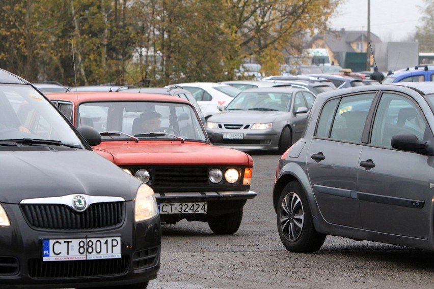 Większy ruch panował jedynie w okolicach cmentarzy, ale i...