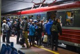 Pociągi z kibicami Lecha Poznań w drodze na Stadion Narodowy w Warszawie [ZDJĘCIA]