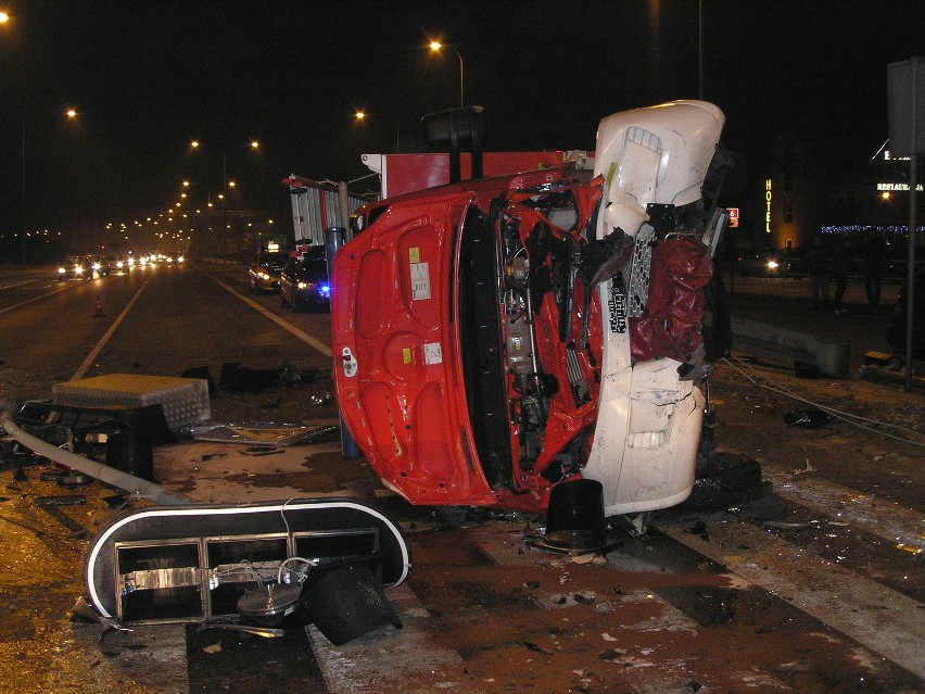 W Bolszewie (trasa Wejherowo-Lębork) zderzył się samochód strażacki i osobowy vw passat