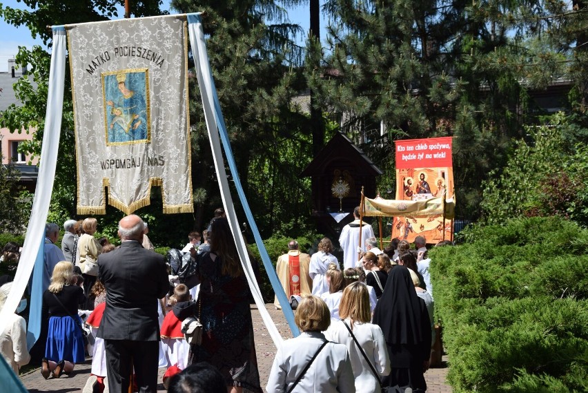 Boże Ciało w parafii Nawiedzenia NMP w Wieluniu