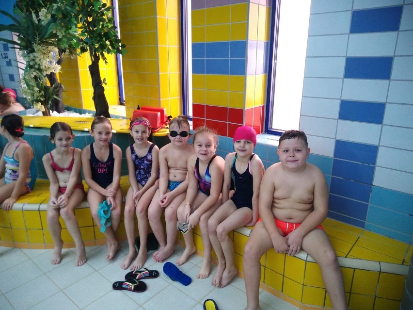 Pływanie: Dzieci czynią wielkie postępy podczas pływania na ,,Wodniku”