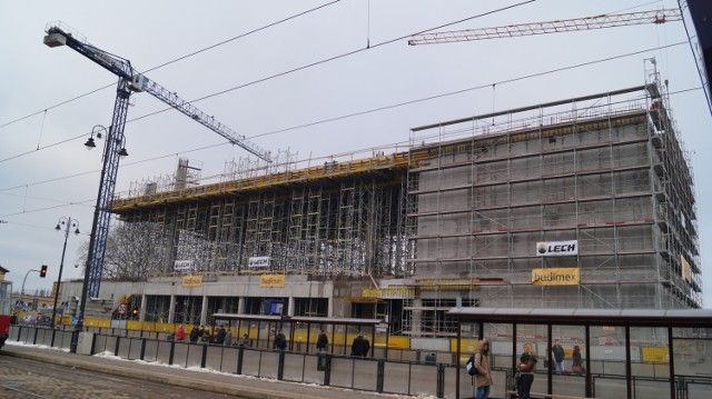 Przebudowany dworzec zostanie udostępniony pasażerom pod koniec 2015 roku