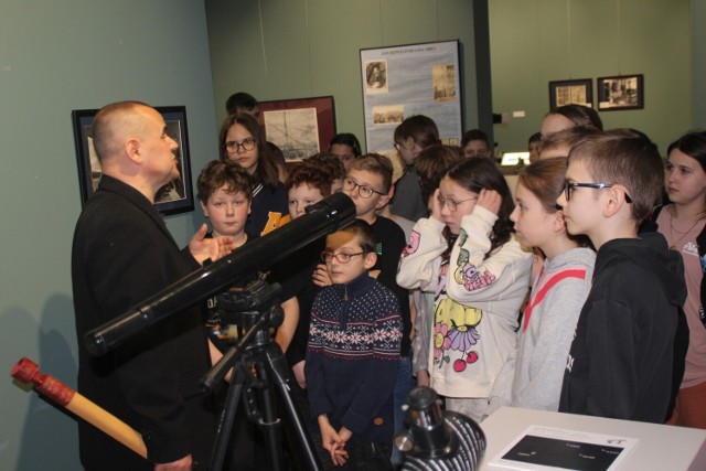 Muzeum Regionalne w Radomsku zaprasza na wystawę „Od lunety Galileusza do teleskopów kosmicznych”