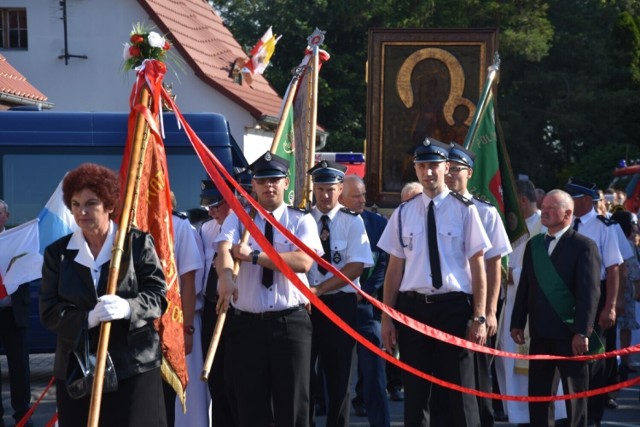 Peregrynacja obrazu Matki Boskiej Częstochowskiej cieszy się ogromnym zainteresowaniem. Z powodu uroczystości występują jednak utrudnienia w ruchu.