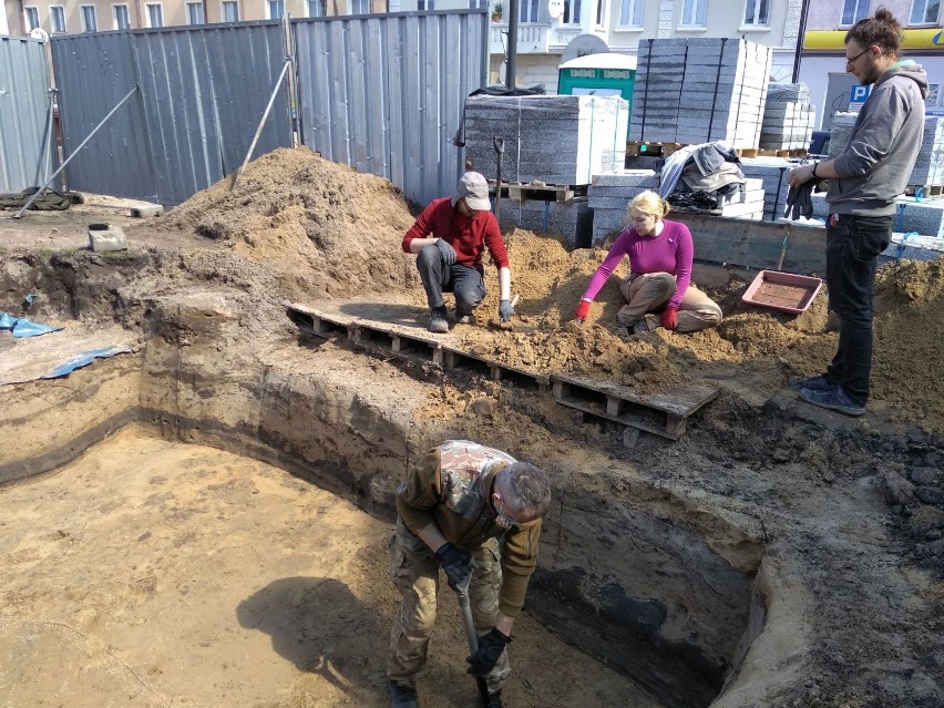 Prace archeologiczne w Sępólnie Kajeńskim przynoszą coraz...