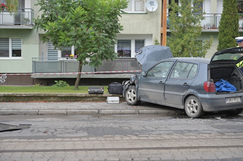 Wypadek na ul. Dworcowej w Grudziądzu. Samochód uderzył w...