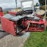 Poważny wypadek pod Tarnowem. W Zakliczynie samochód dostawczy zderzył się z ciągnikiem rolniczym 