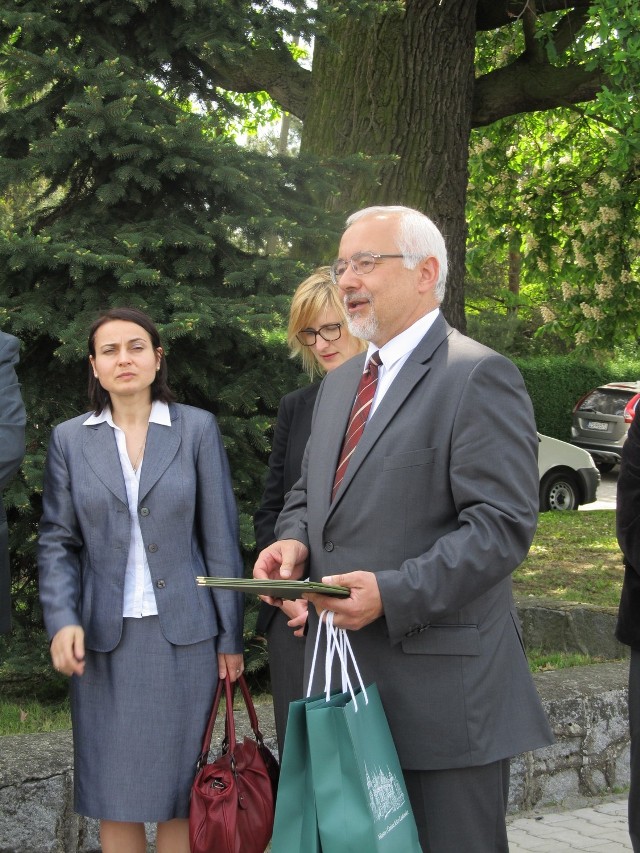 Burmistrz Kazimierz Putyra uważa zarzuty o nepotyźmie za absurdalne
