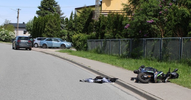 Na ul. Andrychowskiej w Piotrowicach (gm. Przeciszów) doszło do zderzenia motorowerzysty z samochodem osobowym