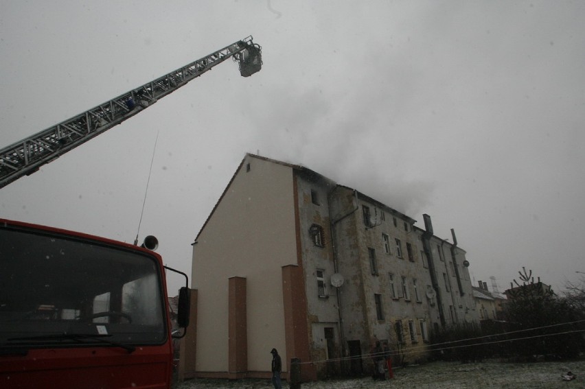 Pożar mieszkania w Legnicy (ZDJĘCIA)