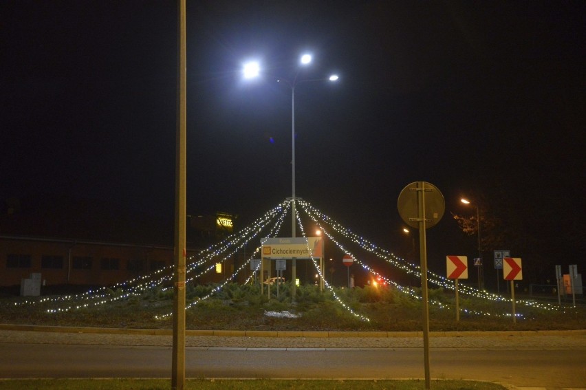 Świąteczne Końskie nocą już wyglądają przepięknie. Zobacz iluminacje [ZDJĘCIA]