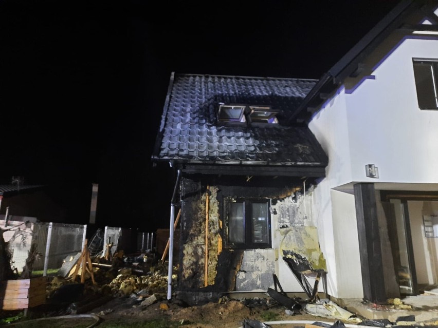 Dom jednorodzinny płonął w Turznicach pod Grudziądzem. Straty są bardzo duże [zdjęcia]