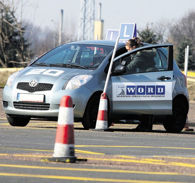 Łódzki WORD sprzedaje dwa ople i pięć toyot