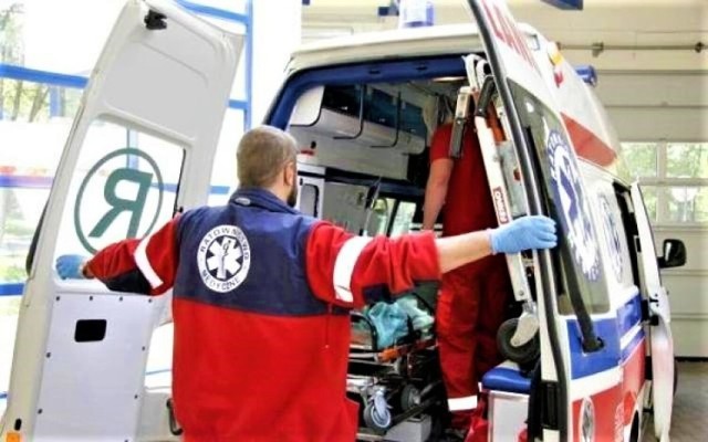 Kontraktowi ratownicy medyczni z lipnowskiego szpitala złożyli wypowiedzenia. Szpital w Lipnie nie ma braków kadrowych