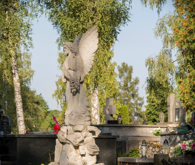 Jeden z nagrobków na olkuskim cmentarzu parafialnym