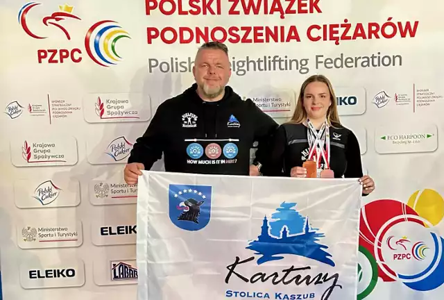 Agata Makurat z Weightlifting Kiełpino, zdobyła trzy medale na Mistrzostwach Polski w Podnoszeniu Ciężarów do lat 20.