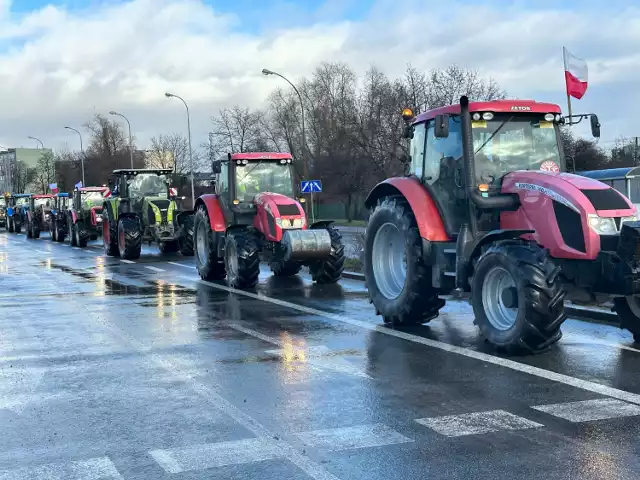 Jeden z pierwszych protestów rolników odbył się w Piotrkowie 24 stycznia. Ponad sto traktorów wyjechało na ulice miasta. We wtorek rolnicy będą protestować już po raz trzeci.