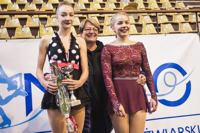 Magdalena Zawszka (z lewej) i Elżbieta Gabryszak z trenerką Iwoną Mydlarz-Chruścińską.