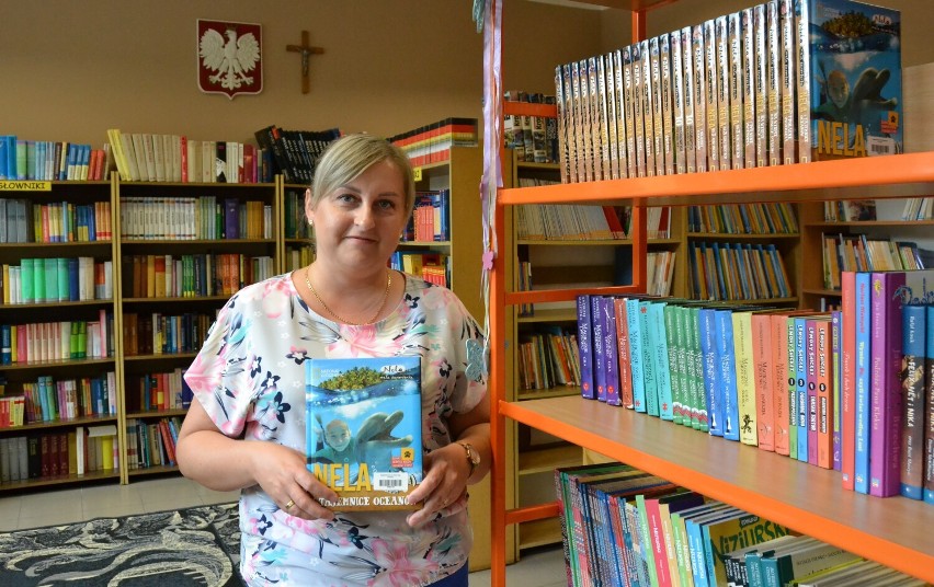 Anna Kroplewska od trzech lat prowadzi szkolną bibliotekę w...