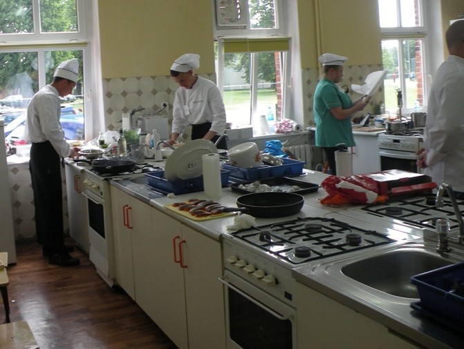 Uczniowie z Kościelca na Międzyszkolnym Konkursie Gastronomicznym w Pniewach [ZDJĘCIA'