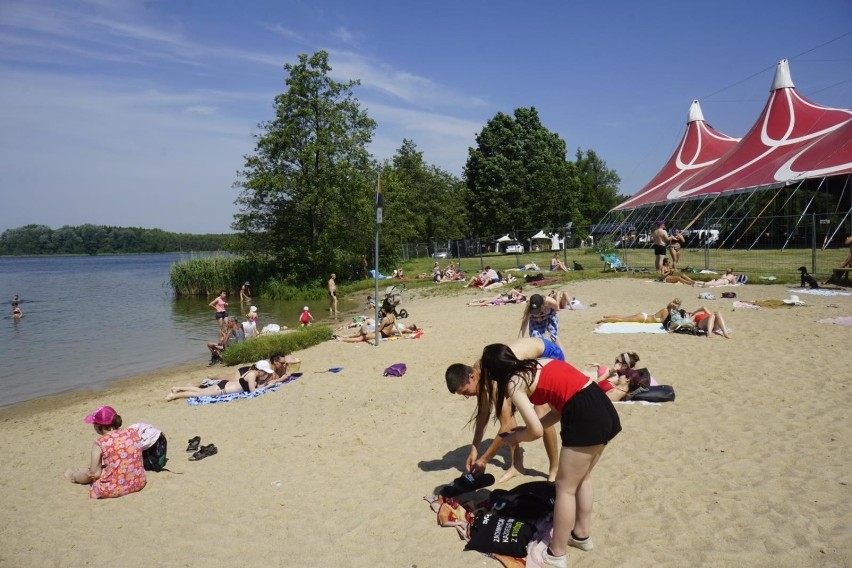 Największa plaża w Poznaniu położona jest nad Jeziorem...