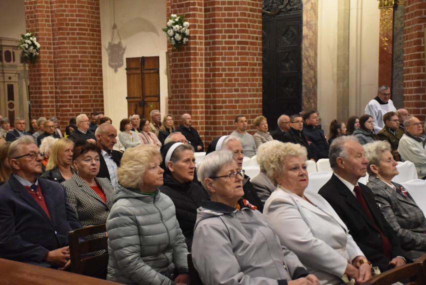 Katedra Gniezno. Gnieźnieńskie obchody święta Konstytucji 3 Maja. Mszę Świętą prowadził bp Orchowicz [FOTO]