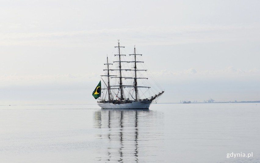 Brazylijska fregata żaglowa z wizytą w Gdyni. Zacumowała w Basenie Prezydenta, zostanie do niedzieli. Można ją zwiedzać ZDJĘCIA