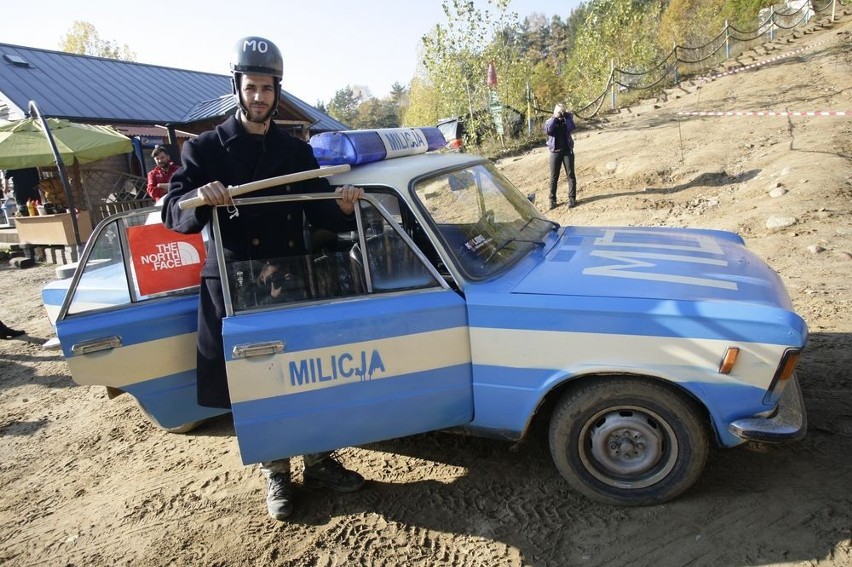 Gdynia Adventures Days. Destruction derby - wyścig samochodów osobowych na torze terenowym