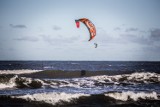 Jesienny kitesurfing, Władysławowo 2016. Oni nie boją się bałtyckich fal! | ZDJĘCIA, WIDEO