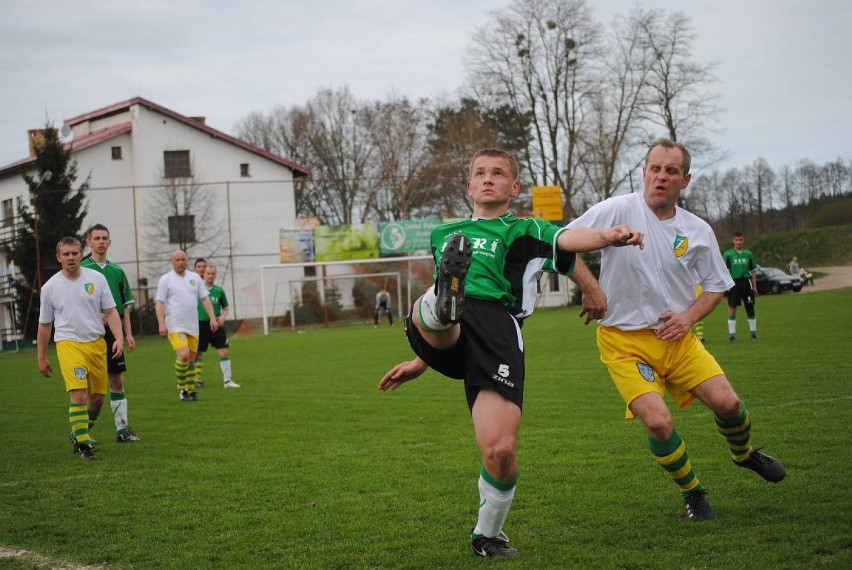 Kadry z wydarzeń sportowych odbywających się w pierwszej...