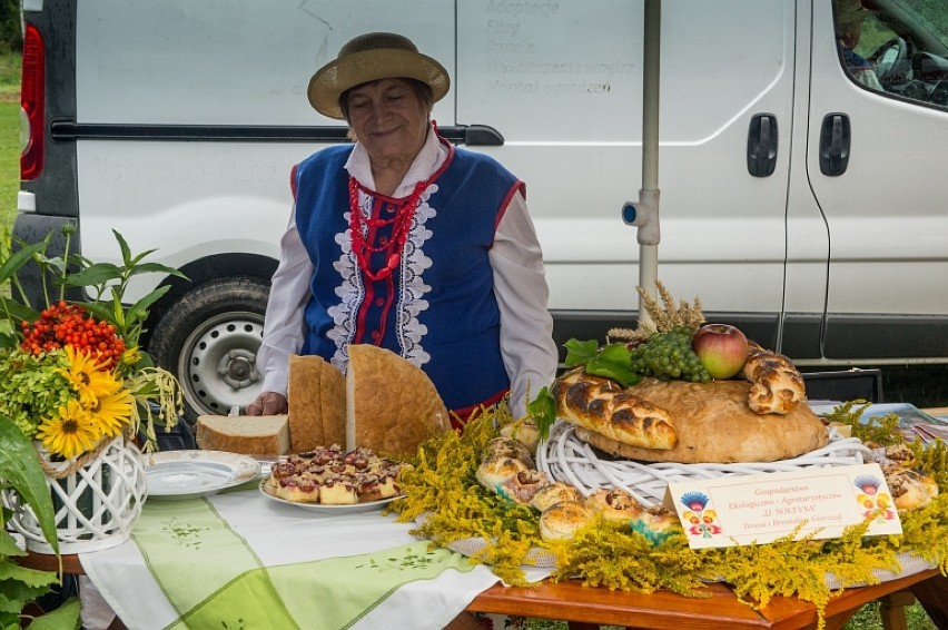 Dożynki Gminy Bochnia w Nieszkowicach Małych z zespołem Jorrgus