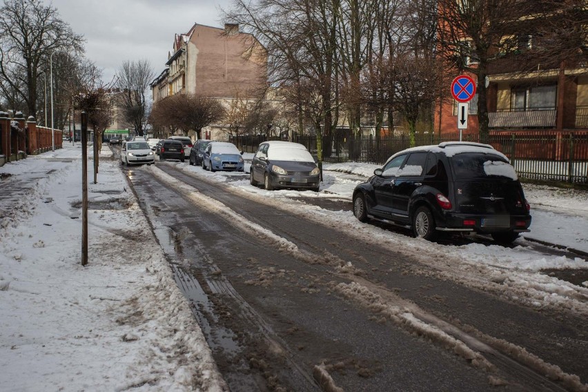 Likwidacji przejazdu linii 28 przez ulicę Moniuszki domaga...