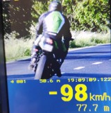 Wągrowiec. Policyjny pościg za motocyklistą zakończony kolizją 