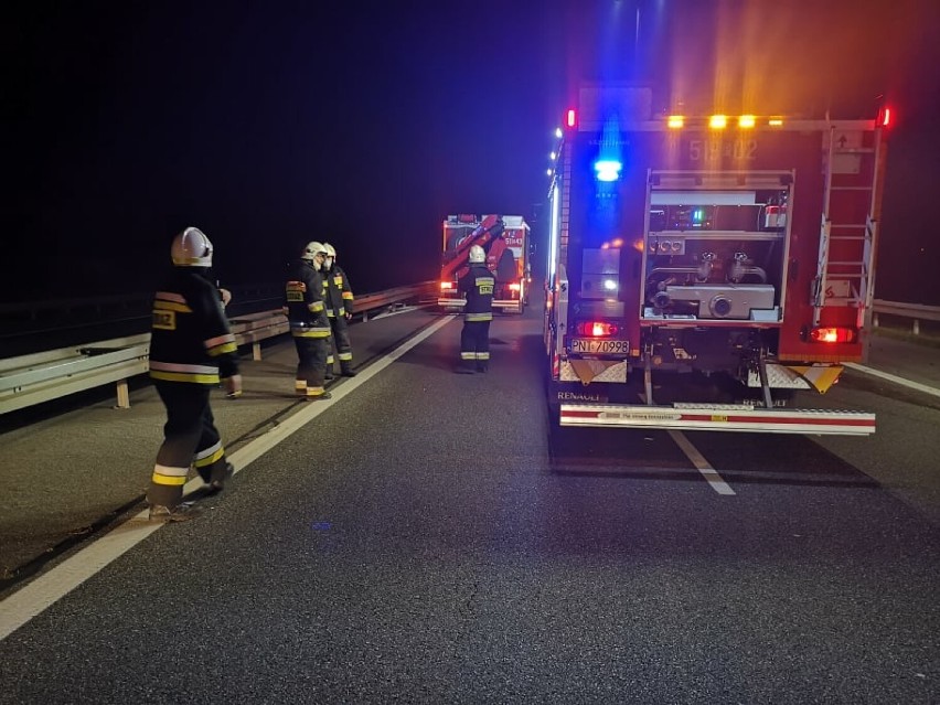 Gmina Kuślin: Sobotni wypadek samochodu osobowego i ciężarówki na 124 km autostrady A2 w kierunku Warszawy!