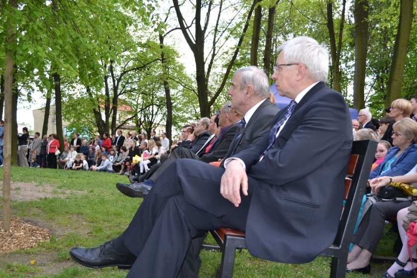 Msza polowa w Rybniku z okazji kanonizacji Jana Pawła II.