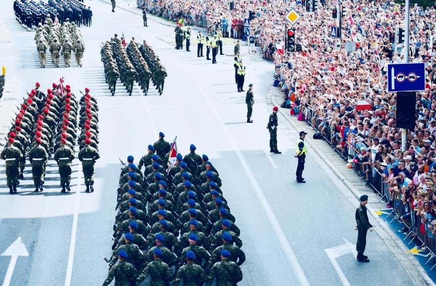 Wielka defilada wojskowa 2018 Warszawa. Tak wielkiej parady jeszcze w stolicy nie było [ZDJĘCIA]