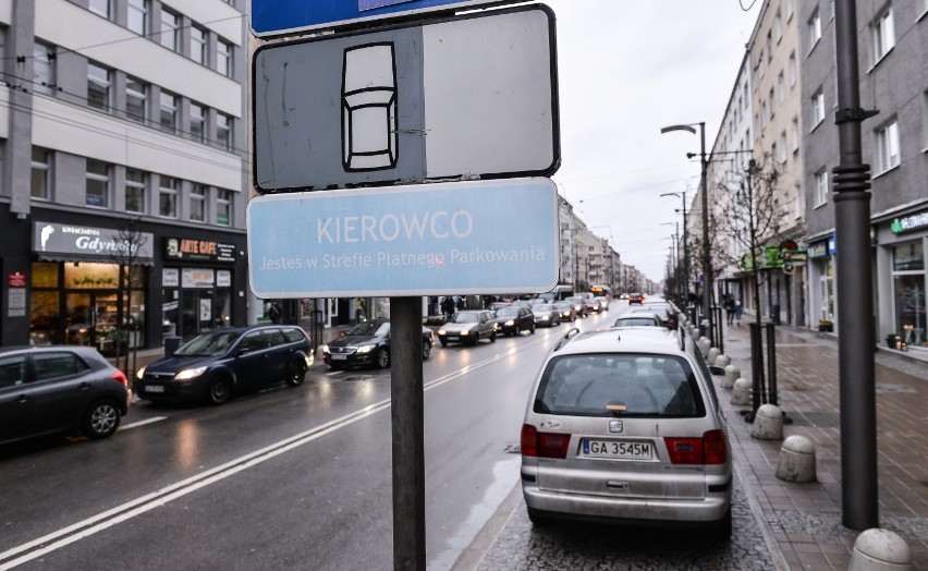 Gdynia. Kartka z kalendarza (6.10.2015). W Gdyni nadal nielegalnie pobierają opłaty za parkowanie. Będzie pozew zbiorowy przeciwko miastu?