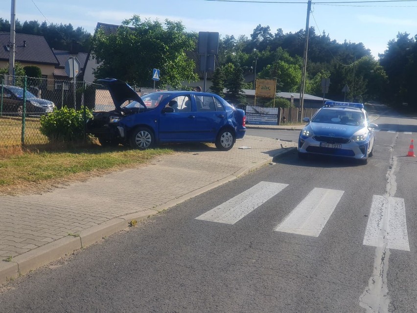 Dwa auta osobowe zderzyły się w Toporowie. Przyczyną wymuszenie pierwszeństwa FOTO