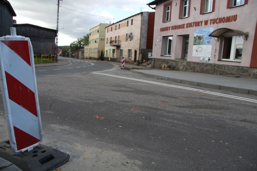 Opóźnienia na ulicy Lipowej w Tuchomiu. Mieszkańcy miejscowości są oburzeni [ZDJĘCIA] 