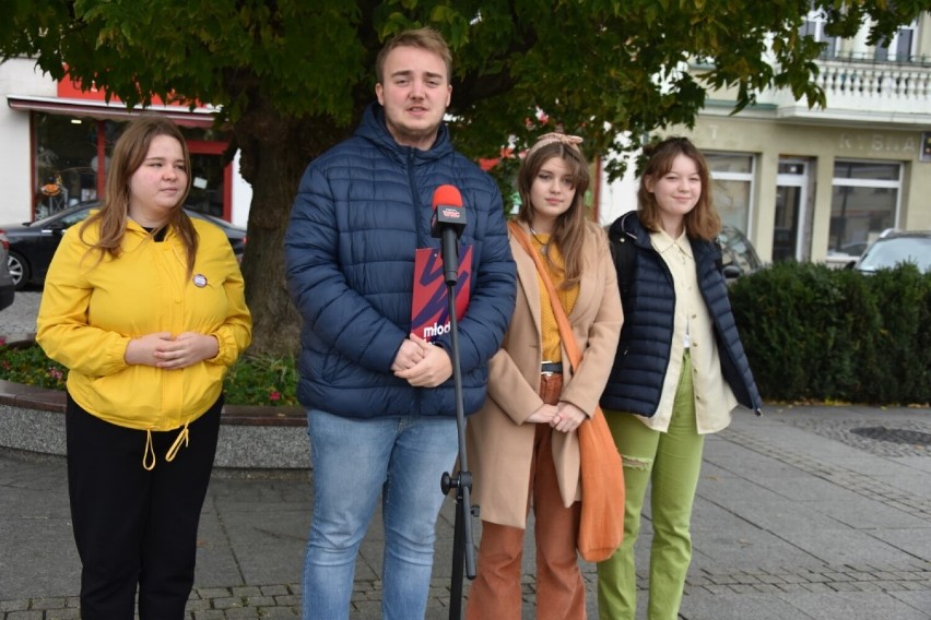 Wągrowiec. Konferencja Młodej Lewicy na Rynku w Wągrowcu 