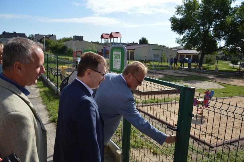 W Ostrowcu powstanie plac zabaw dla psów? Spółdzielnia "Krzemionki" chce go wybudować [ZDJĘCIA]