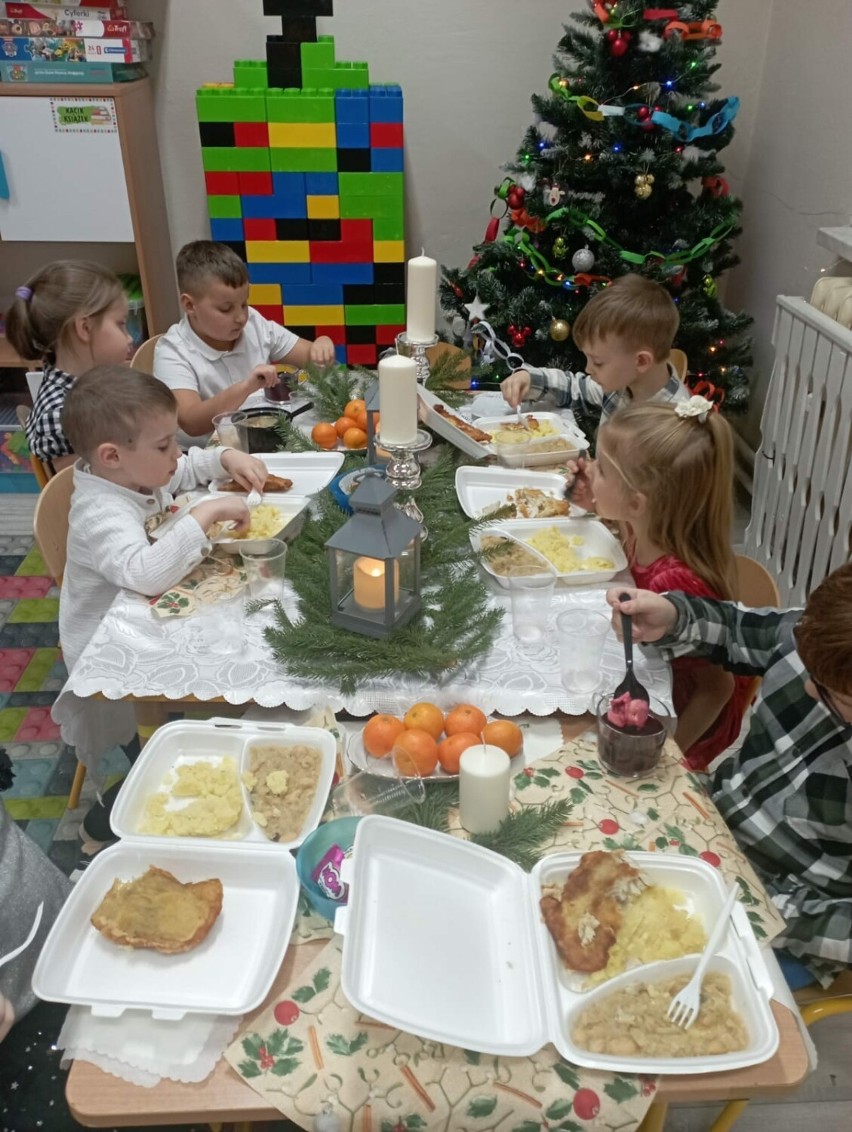 Wigilia w szkole w Strugach. Dzieci z tej placówki każdego wprowadzą w świąteczny nastrój