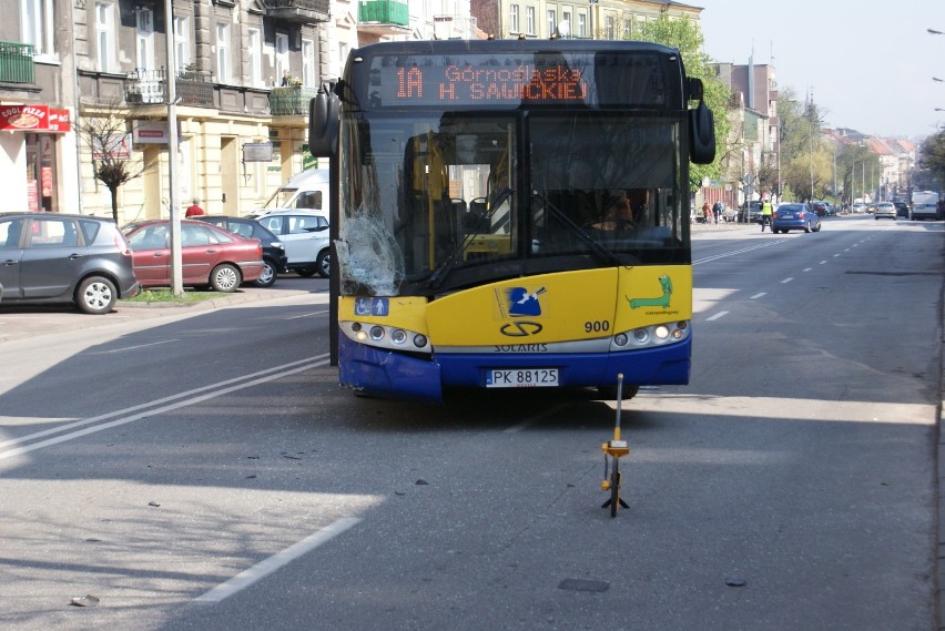 Na ulicy Górnośląskiej w Kaliszu zderzyły się autobus KLA i...