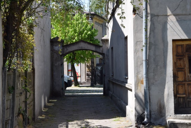 Sieradz jakiego nie znacie. Podwórka na Starym Mieście