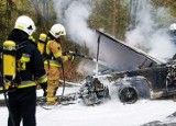 Pechowy finał jazdy osobówką nad Jeziorem Rożnowskim. Spłonął krążownik szos