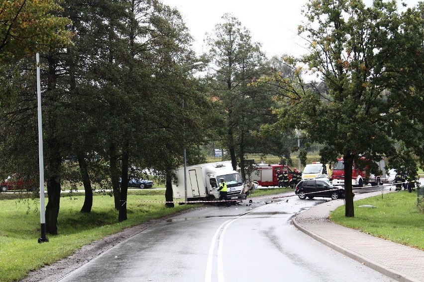 Wypadek w Jastrzębiu-Zdroju: Samochód zderzył się z ciężarówką w Szerokiej