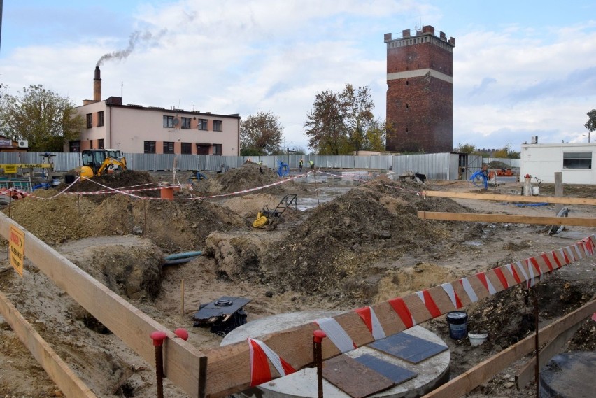 Centrum Odprawy Pasażerów na jubileusz 750-lecia miasta Jędrzejowa. Gotowe są już okazałe konstrukcje pod zadaszenia (ZDJĘCIA)