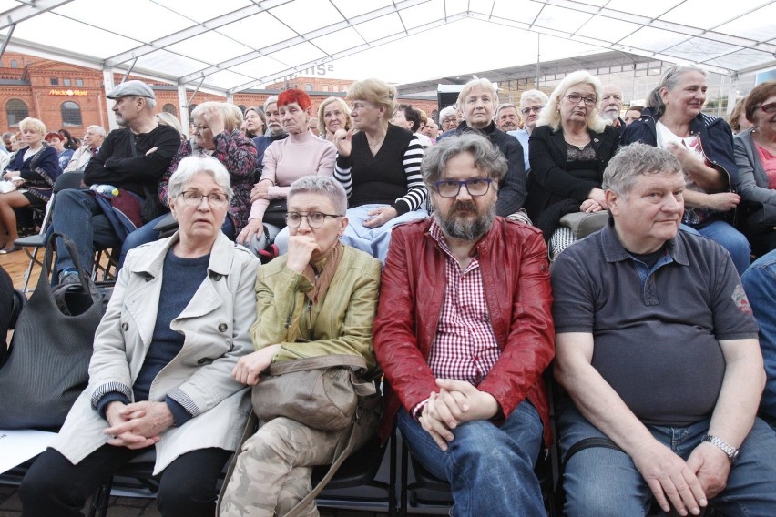 Opera "Człowiek z Manufaktury" na Rynku Włókniarek Łódzkich [FOTO]